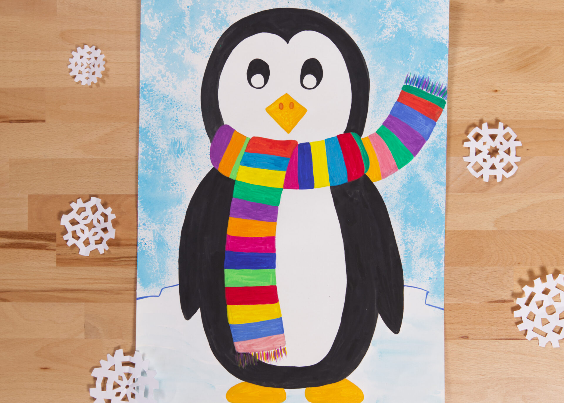 Pinguin mit buntem Schal – Bild 3